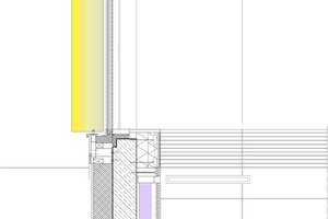  Fassadenschnitt, M 1 : 40	1 	Dachaufbau:		Dachabdichtung bituminös 2-lagig,		Gefälledämmung, 2 % Dachneigung 40 – 200 mm, 		in Verbindung mit teilflächiger Stufendämmung,		Grunddämmung 200 mm zweilagig, WLG 040,		aufgeschweißte, bituminöse Dampfsperre, 		Notabdichtung,		Trapezblech perforiert nach Statik, genietete Ausführung, 		auf Stahl-Dachbindern HEA 500 nach Statik	2 	Attika über stirnseitig am Rohbau angebrachte Holz-Rahmenbauweise:		KVH 80/120 mm nach Statik,		18 mm OSB-Plattenverkleidung, dachseitig	3 	Fassade:		24 mm Rhombus-Schalung,		30/50 mm Lattung, Hinterlüftung,		1 mm Fassadenbahn,		2 x 120 x 80 mm KVH 8/12 cm kreuzweise mit 240 mm Wärmedämmung,		WLG 035, zweilagig, stoßversetzt	4 	Sonnenschutz:		400 mm Alu-Lamelle, vertikal asym­metrisch gelagert,		Tragprofil Lamellen nach Systemstatik – thermisch entkoppelt	5 	Außenwand gegen Erdreich:		18 mm Multiplex-Platten,		60 mm Metall-Tragkonstruktion aus Tragprofil,		Konterprofil auf Druckfederelementen verschraubt,		300 mm Stahlbeton (WU-Betongüte),		10 mm Abdichtung,		240 mm Perimeterdämmung XPS, 		mit 30 mm Stufenfalz umlaufend,		WLG 036,		20 mm Drainage-Noppenbahn	6 	Bodenaufbau:		45 mm Sportboden		4 mm Oberbelag Linoleum,		2 x 9 mm Lastverteilerplatten, Sperrholz,		20 mm PUR-Elastikschicht,		PE-Folie,		80 mm Wärmedämmung EPS 150 kpa,		20 mm Trockenschüttung als Nivellierschicht,		6 mm Schweißbahn, Dampfsperre,		350 mm Bodenplatte (WU-Betongüte) mit eingel. Lüftungsrohr,		120 mm Perimeterdämmung unter der ges. Bodenplatte,		250 mm Drainageschicht (Filterkies) 