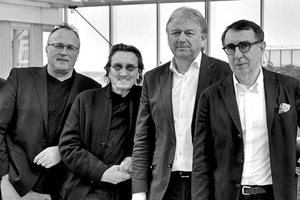  sop architekten v.l.n.r.: Lothar Simonis, Wolfgang Marcour, Jurek Slapa, Helmut Oberholz, Zbigniew PszczulnyDie Architekten J.M. Slapa, H. Oberholz und Z. Pszczulny entwickeln und realisieren seit über 25 Jahren gemeinsam Bauwerke in den Bereichen Büro-, Gewerbe-, Hotel-, Industrie- und Wohnungsbau sowie Flughäfen, Sportstätten oder Einrichtungen für Lehre und Forschung. Das international tätige Architekturbüro sop architekten mit rund 90 Mitarbeitern und Sitz in Düsseldorf steht für eine klare, zeitlose Architektursprache und für die ganzheitliche Betrachtung eines Bauwerks bis ins letzte Detail. 