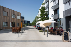  Bahnstadt Heidelberg: Bistro, Kita und Wohnbebauung mit Feuerwehr im Hintergrund 