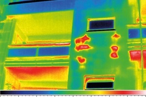  Mit aktiver Bauthermografie lässt sich eine feucht gewordene WDVS-Fassadendämmung lokalisieren …  