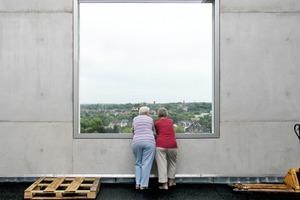  „Holzfußboden?! Kommt mir nicht ins Haus. Ich nehme Beton, da weiß ich, was drin ist, Elsbeth.“ Dachterrasse Zollverein School, Essen 