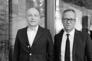  blocher partners (v.l.n.r.) Dieter Blocherist Gründer und CEO des Architektur- und Designbüros blocher partners, das er nach Architekturstudium in Stuttgart und Chicago, Lehrtätigkeit und diversen beruflichen Stationen mit seiner Frau, der Innenarchitektin Jutta Blocher, 1989 gegründet hat. Heute entwickeln die rund 160 Mitarbeiter der drei Niederlassungen in interdisziplinären Teams ganzheitliche Planungen.  Wolfgang Mairingerstudierte Architektur an der FH Regensburg und der TH Karlsruhe. Zunächst Mitarbeit in verschiedenen Architekturbüros. Seit 1995 ist er bei blocher partners tätig, seit 1996 als Senior Partner, Gesellschafter und Leiter des Mannheimer Büros.  