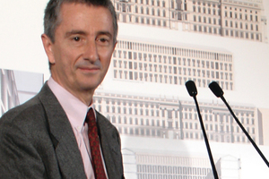  Vittorio Magnago Lampugnani auf der Pressekonferenz zum Wettbe-werbsergebnis Berliner Schloss 