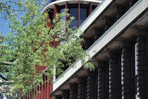  Die neue Fassade nimmt die Mauerwerk-Risalite der denkmalgeschützten Broschek-Haus-Fassade auf 