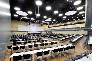  Plenarsaal am Rheinufer 