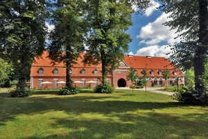  Das Torhaus des Gut Pronstorf bei Lübeck 