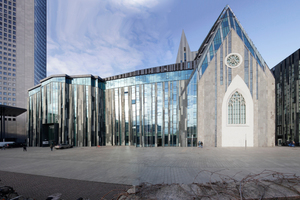  Ostansicht Kirche mit Universitätsbauten 