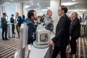  Bei verschiedenen Ausstellern konnten sich die Besucher zu den neuesten Produkten im Hotelbaubereich schlau machen 