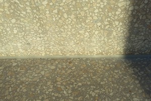  Boden und Wand in Terrazzotechnik 