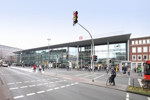  Vor und zwischen den Bestand geklemmt: das neue Bahnhofsempfangsgebäude in Münster 