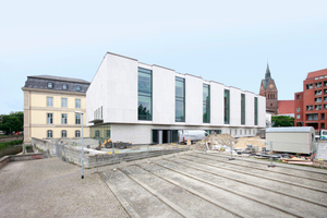  Der Niedersächsische Landtag, (Neu)Neubau mit Schloss, kurz vor seiner Eröffnung 