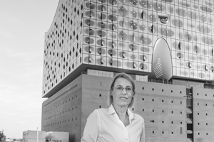  Ulrike Brandi Licht Ulrike BrandiDas Büro wurde 1986 von Ulrike Brandi in Hamburg gegründet. Mit ihrem Team werden Konzepte für Tages- und Kunstlicht entwickelt. Masterplanung und Leuchtenentwicklungen sowie Eventbeleuchtungen gehören zum Leistungsspektrum, das in enger Abstimmung mit Architekten, Bauherren und Auftraggebern erarbeitet wird. Dabei fließt die Erfahrung aus über 800 Projekten weltweit in die Entwurfsprozesse und die technischen Lösungen ein. 