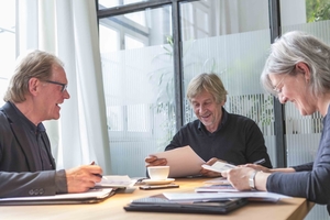  Burkhard Fröhlich und Beate Bellmann zu Besuch beim Heftpaten Andreas Schulz (Mitte) 