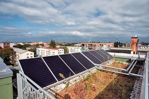  Das Dach des Baugruppenprojekts Schönholzer Straße wurde mit einer Photovoltaikanlage zur Energiegewinnung herangezogen 