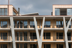  Zu den obersten Wohnungen führt kein schützendes Dach. Architekt Peter Schürch: „Die Bewohner sollen Wind und Wetter spüren können, wenn sie sich draußen aufhalten. Demgegenüber stehen die äußerst gut gedämmten Innenräume.“ 