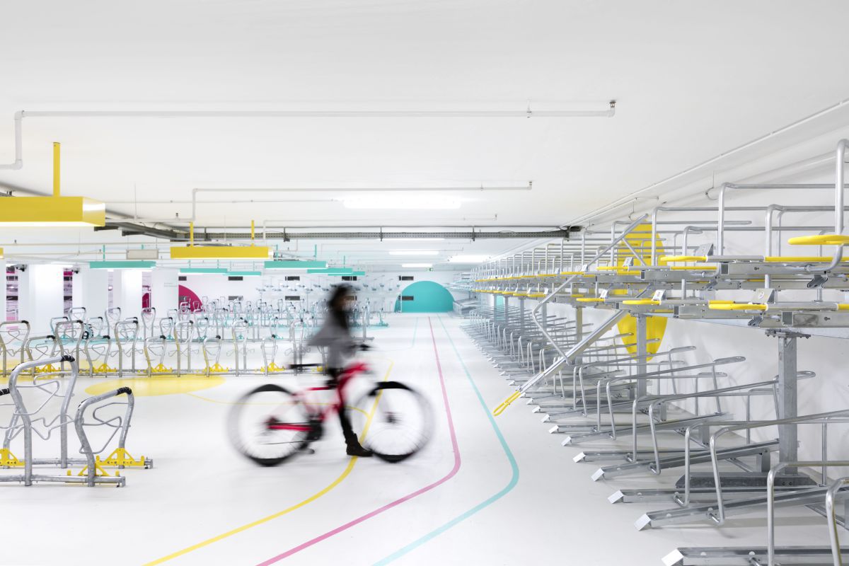 umbau einer pkw garage im karlsruher hauptbahnhof in die fahrradstation sud deutsche bauzeitschrift
