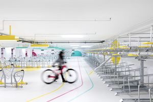  Umbau-einer-PKW-Garage-im-Karlsruher-Hauptbahnhof-in-die-Fahrradstation-Sued-mit Fahrradfahrer 