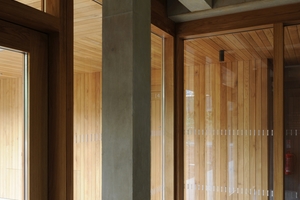  Stützen und Balken aus Betonfertigteilen werden mit tragenden Holzwänden, Beton- und Holzdecken zu einer kompletten Hybridkonstruktion 