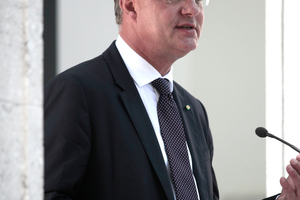  Gunther Adler, Bauherrinnenvertreter als Staatssekretär im Bundesministerium, hält die Eröffnungsansprache 