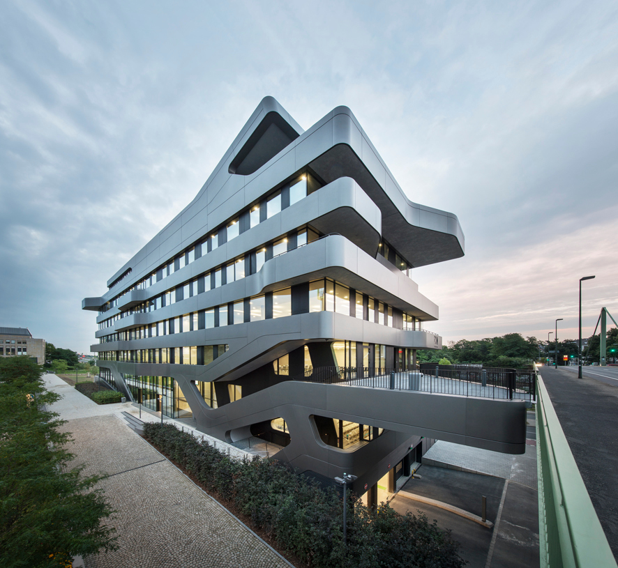 FOM Hochschule in Düsseldorf fertiggestellt - Deutsche ...