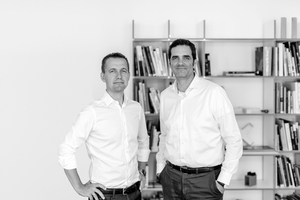  Knippers HelbigKnippers Helbig ist als Ingenieurbüro für Tragwerks- und Fassadenplanung tätig. Das multidisziplinäre Team um die Partner Thorsten Helbig und Boris Peter (v.l.n.r.) besteht aus 70 Mitarbeitern in den Büros in Stuttgart, Berlin und New York. Neben der Planung von Bauten in Deutschland sind Knippers Helbig verstärkt auch bei architektonisch und technisch anspruchsvollen internationalen Projekten tätig und wurden vielfach ausgezeichnet. 