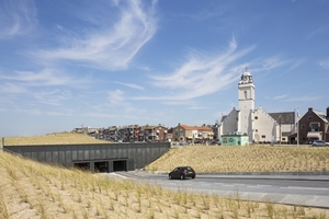  Im Bereich der Tiefgaragenzufahrten an der Nord- und der Südseite wurden die Dünen im Vergleich zur alten Situation sogar niedriger, womit die Aussicht vom Boulevard auf das Meer wiederhergestellt werden konnte 