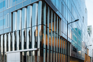  Gebogenes Glas in der Fassade des Timmerhuis in Rotterdam 