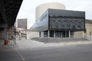  Ersatzneubau „Das Panorama“ mit Blick auf die Baustelle Pergamonmuseum 