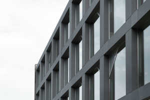  Glasfaserbeton-Elemente von Rieder an der Fassade des 27E in Amsterdam  
