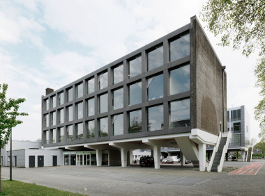 Glasfaserbeton-Elemente von Rieder an der Fassade des 27E in Amsterdam 