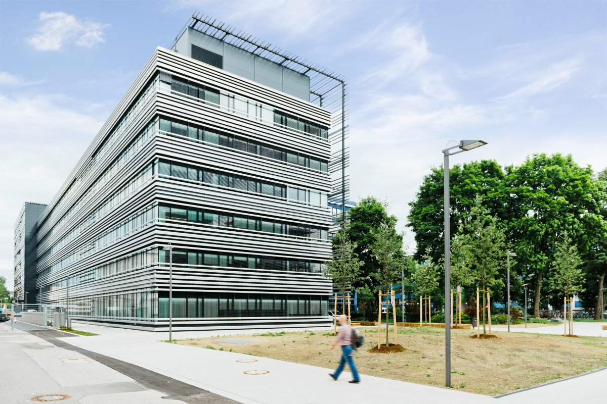 Lamellenfassade mit Premium-Lackierung - Deutsche ...