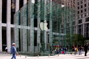  Abb. 11: Apple‘s Glaskubus an der 5th Avenue in New York, hier noch mit den 18 Glastafeln pro Seite (Architekten Bohlin Cywinski Jackson) 