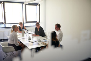  Sandra Greiser (l.) und Inga Schaefer (Mitte) waren zu Gast bei Koschany + Zimmer Architekten in Essen 