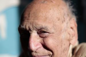  Yona Friedman wird gerne und mit Recht als „Architekt der Ideen“ bezeichnet. Der heute 95-jährige lebt in Paris, arbeitet an seinen Projekten und empfängt immer noch neugierige Menschen
www.yonafriedman.nl 