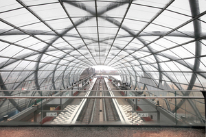  Blick vom Skywalk in die Halle Richtung Elbbrücken  