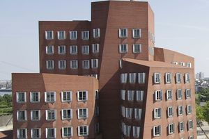  Teil des Neuen Zollhof in Düsseldorf, ein Gehry von 1999 