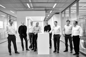  Heinle, Wischer und Partner Freie ArchitektenPartner der Sozietät v.l.n.r.: Till Behnke, Markus Kill, Edzard Schultz, Jens Krauße, ­Thomas Heinle, Dr. Alexander Gyalokay, Christian Pelzeter, Hanno Chef-HendriksVerantwortlicher Partner für das MAIN Chemnitz: Jens Krauße (4.v.l.)www.heinlewischerpartner.de 