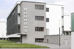  Im Jubeljahr von Bauhaus (Dessau) … 