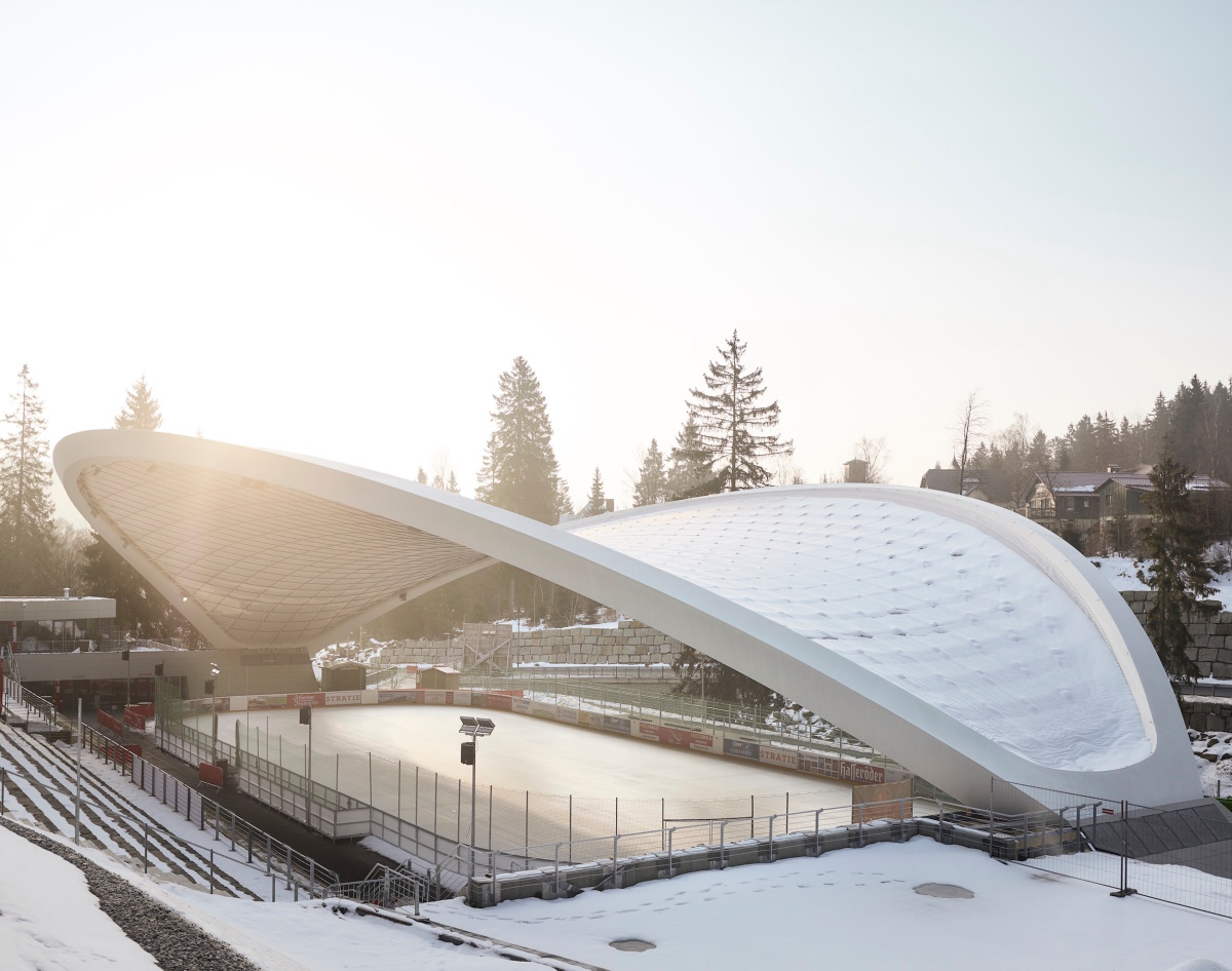 Das denkmalgeschützte Natureisstadion in Schierke von GRAFT