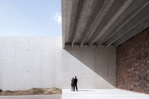  Ein Dach aus Beton überspannt die großzügig dimensionierte Halle 