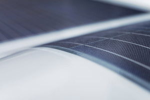  Dachbahn Evalon Solar mit semiflexiblen PV-Modulen von alwitra 