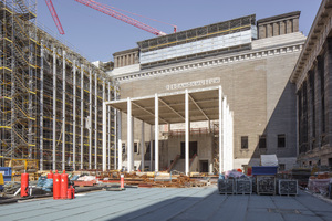  Der im Rohbau fertiggestellt Tempietto dient künftig als zentral gelegener Zugang zum Pergamonmuseum 