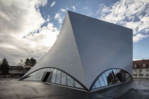  Die neue Landesgalerie Niederösterreich in Krems-Stein an der Donau beruht auf der kühnen Vision der Architekten, dem politischen Willen, gepaart mit dem orchestrierten Zusammenspiel von Museumsexperten, Handwerkern und Firmen  