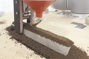  Modellversuch mit automatisierter Materialförderung  