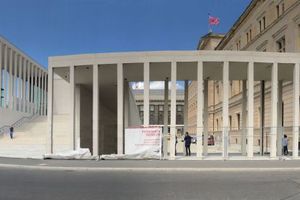  Panorama: Haus Bastian, James-Simon-Galerie (Pergamonmuseum dahinter) und Neues Museum mit teilhistorischer Kolonnade (mehr Bilder auf DBZ.de) 