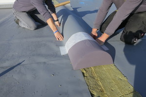  Überdämmung einer Bewegungsfuge auf dem Flachdach 
