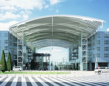 Die Seilnetzfassade des Hilton Munich Airport 