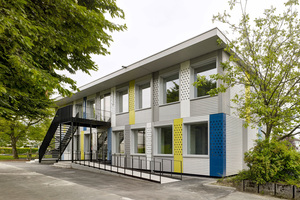  Dieser Schulbau im  Schweizer Kanton Zug ist aus einem  standardisierten Baukastensystem für temporäre Schulräume entstanden 