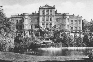  Ehemaliges Schloss Putbus auf der Insel Rügen (Gartenansicht 1922) 