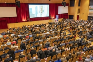  Volle_Plenum_beim_Zukunftsforscher_Sven_Gábor_Jánszky 